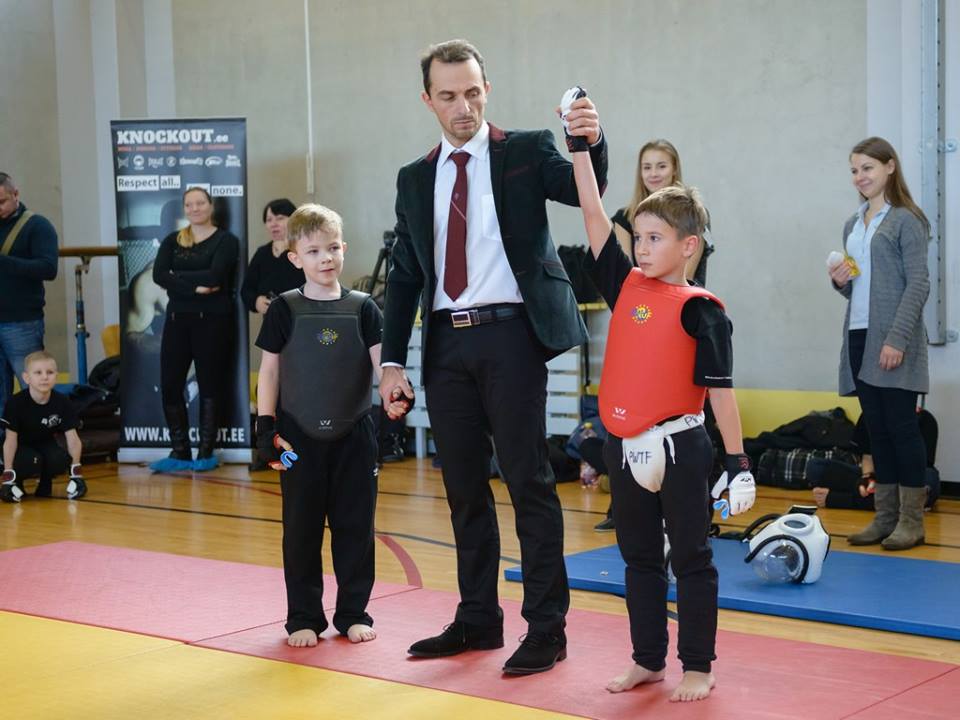 [:et]Laste proovitreeningud märtsis: Lasnamäe ja Mustamäe[:ru]Пробные тренировки для детей в марте (Ласнамяэ, Мустамяэ)[:]